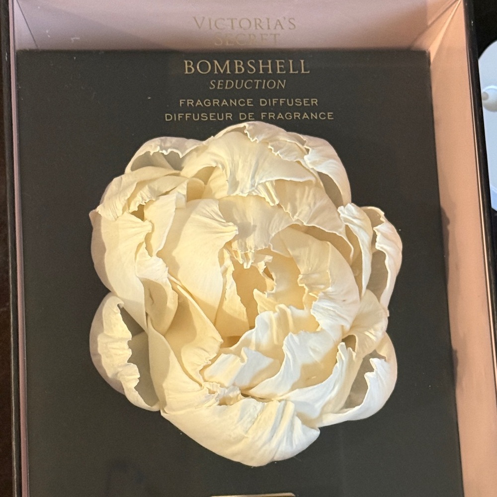 Victoria's Secret Cream Bombshell Seduction Flower Diffuser